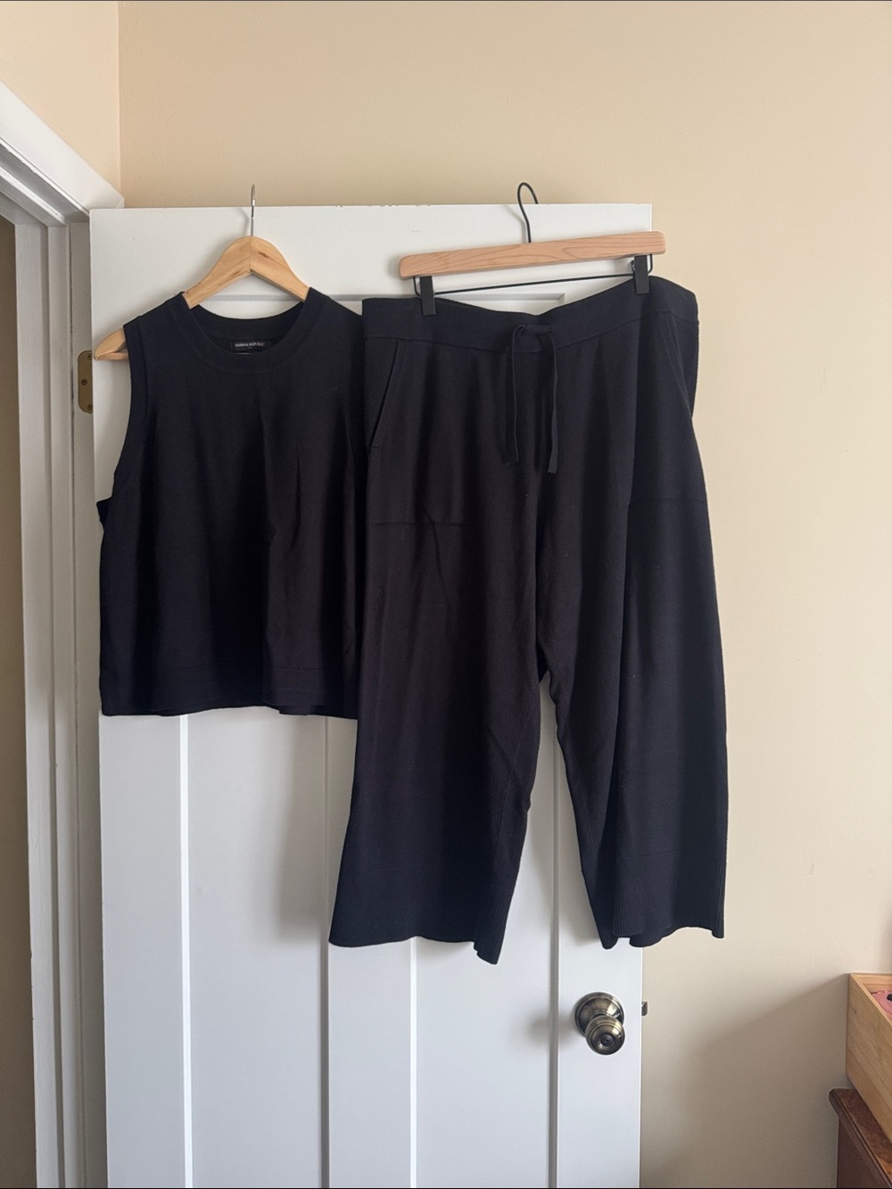 *MINT* Banana Republic Cotton Knit Blend Tank & Cropped Pants Set